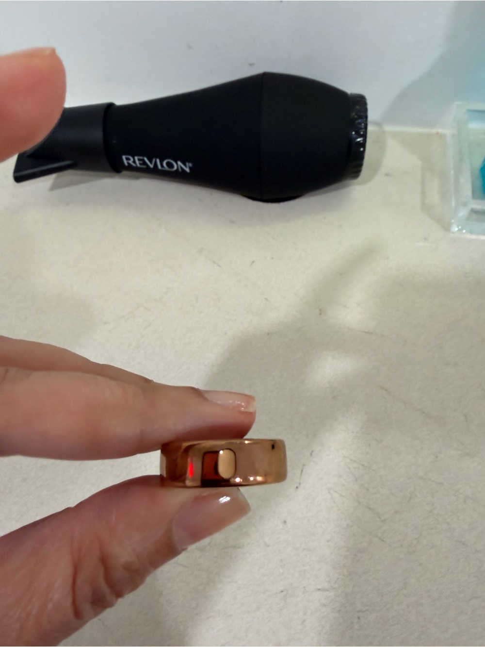 OURA RING Rose Gold 3 
size 8 with changer